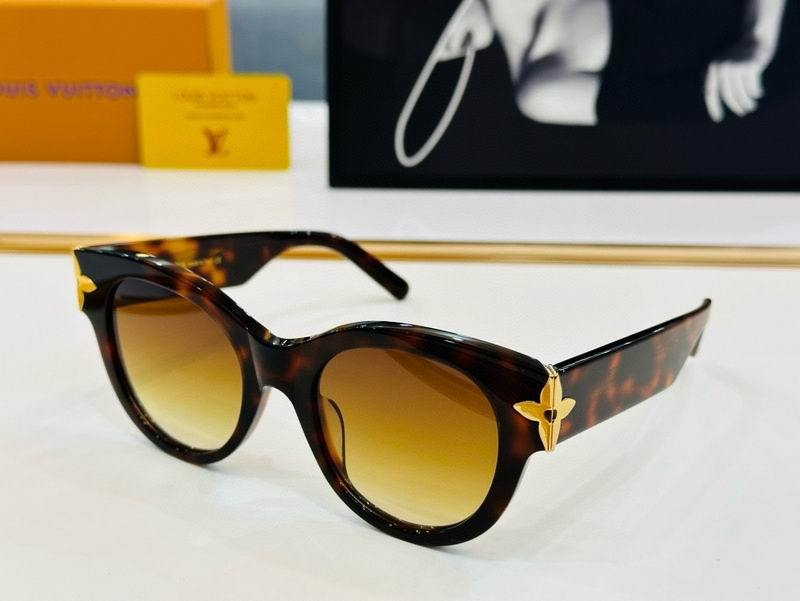 LV Sunglasses 496